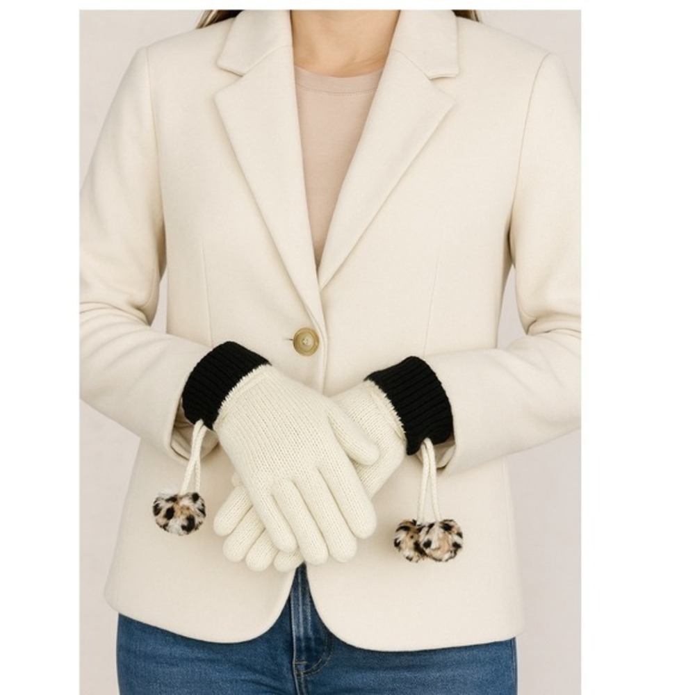 Liz Claiborne Knit Gloves with Pom Poms Cream & Black cold weather Cozy 71-14